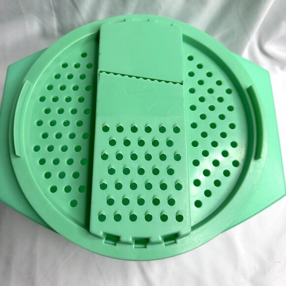 Vintage Tupperware Jade Green Grater Slicer Bowl Set 1970s – Mid Century Kitchen - Picture 2 of 10